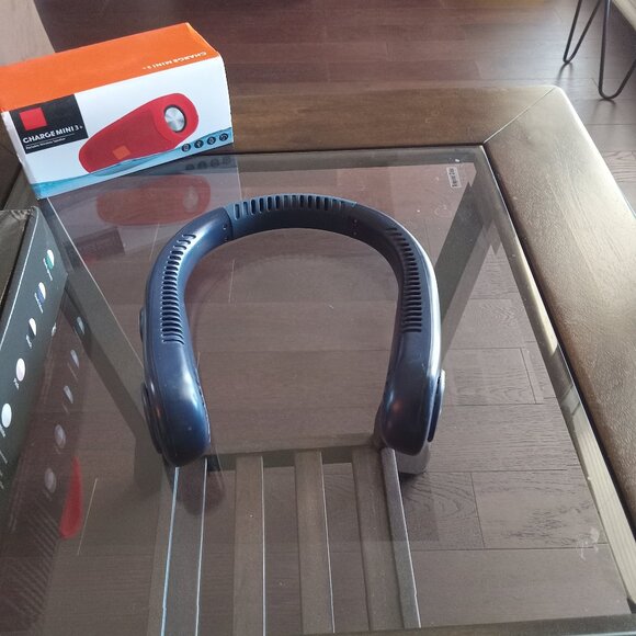 “Fresh Air. Fresh Tunes. Fresh Energy.” Portable Fan + Portable speaker - Picture 3 of 6